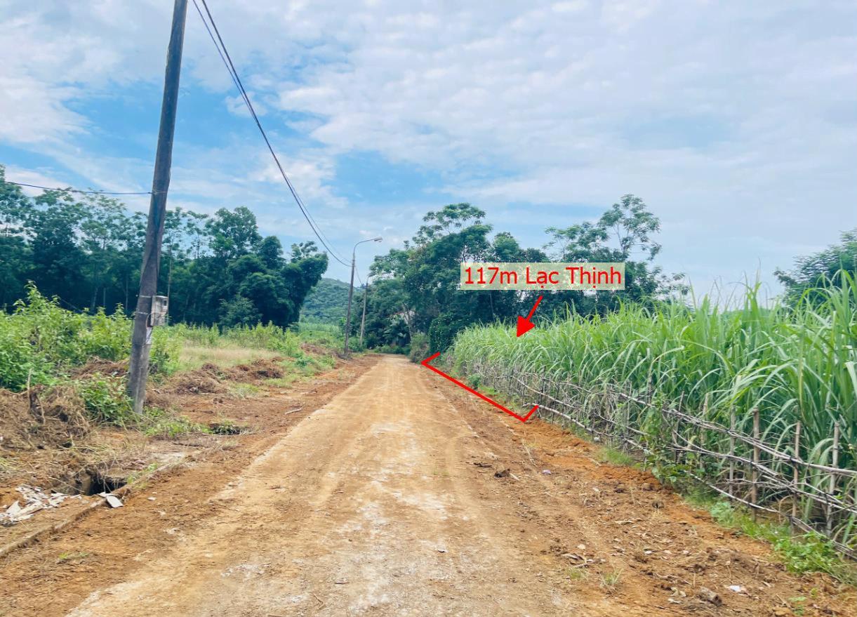Hình ảnh Bán Lô Đất 117m Tại Lạc Thịnh Yên Thủy Bám Đường Bê Tông Ô Tô Vào Tận Đất View Núi Thoáng Mát Dân Cư Đông Đúc Thân Thiện Giá Đầu Tư