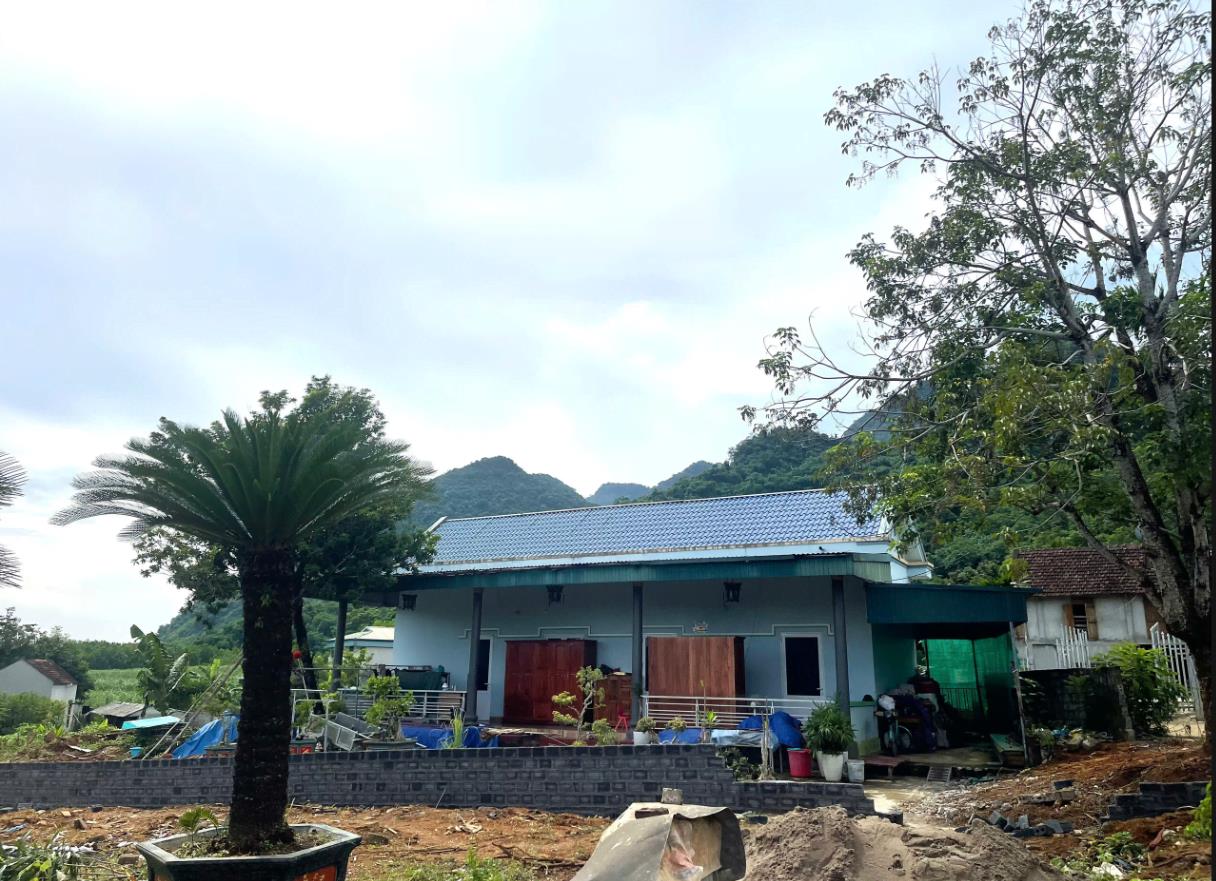 Hình ảnh Bán Lô Đất 431.1m Tại Lạc Lương Yên Thủy Bám Đường Bê Tông Ô Tô Vào Tận Đất Dân Cư Đông Đúc Sẵn Nhà Chỉ Việc Về Ở Giá Đầu Tư