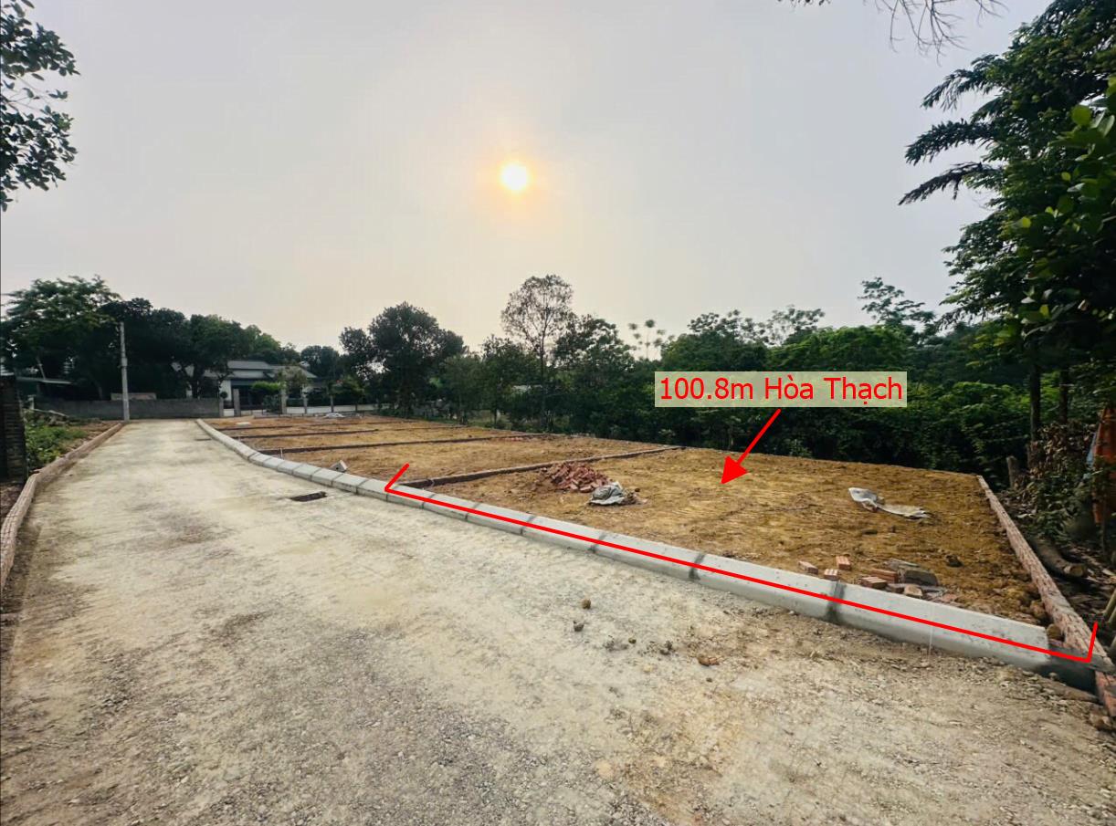 Hình ảnh Bán Lô Đất 100.8m Tại Hòa Thạch Quốc Oai Bám Đường Bê Tông Ô Tô Vào Tận Đất Dân Cư Đông Đúc Thân Thiện Giá Đầu Tư